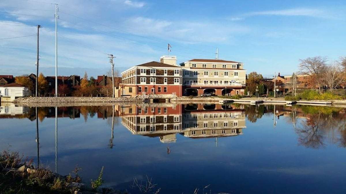 The hotel reflected in the Fox River